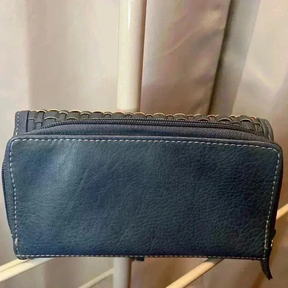 b.o.c. Bankford Woven Deluxe Faux Leather Wallet.. New